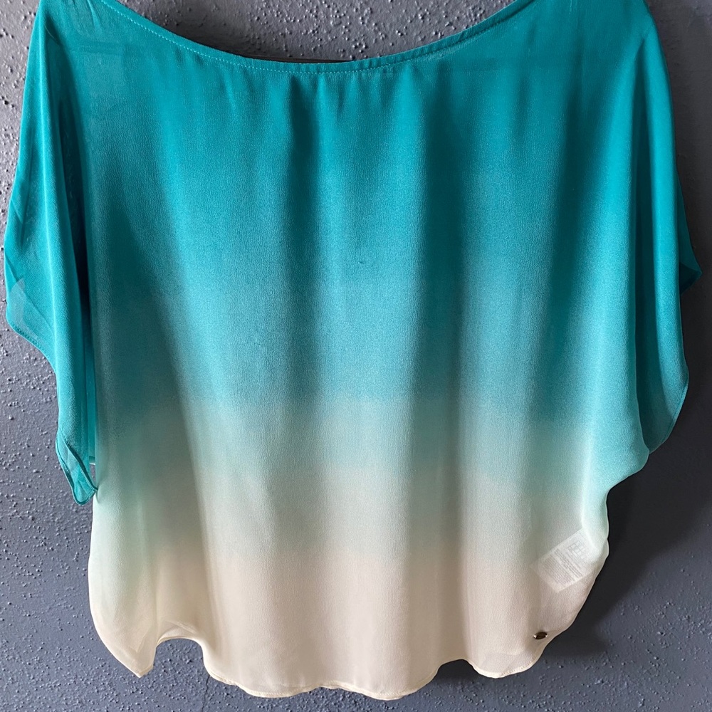 Ombré blue and white top